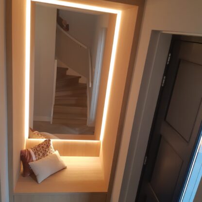 Maatwerkmeubel voorzien van spiegel + ledverlichting