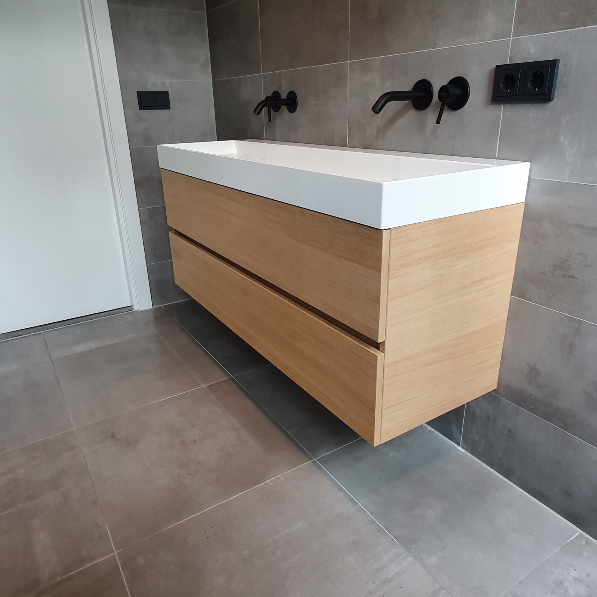 Vrijhangend badkamer meubel 1