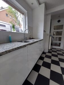 Keuken Keukenrenovatie: van rood 🔴 naar wit ⚪️