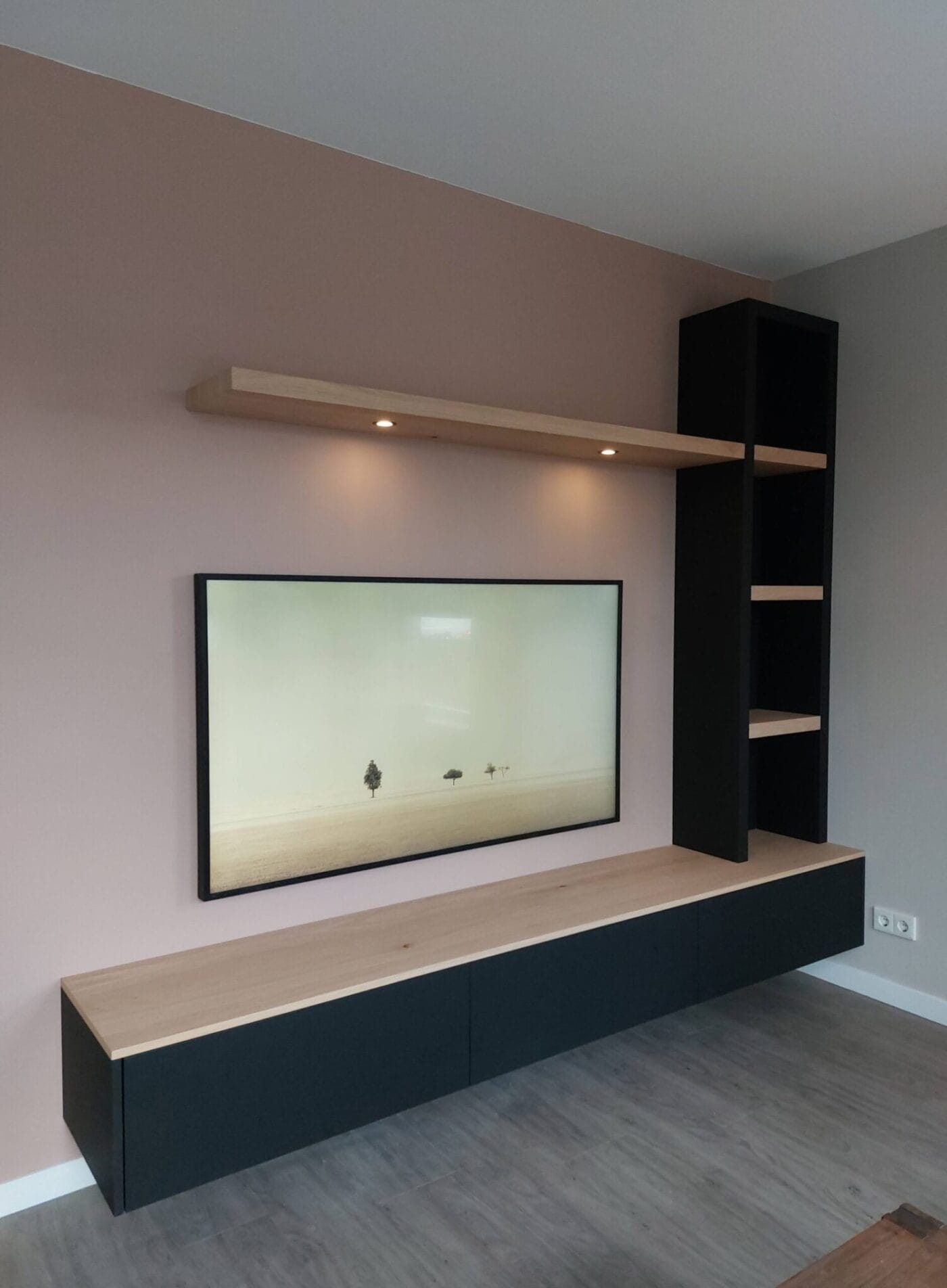 Zwevend tv-meubel
