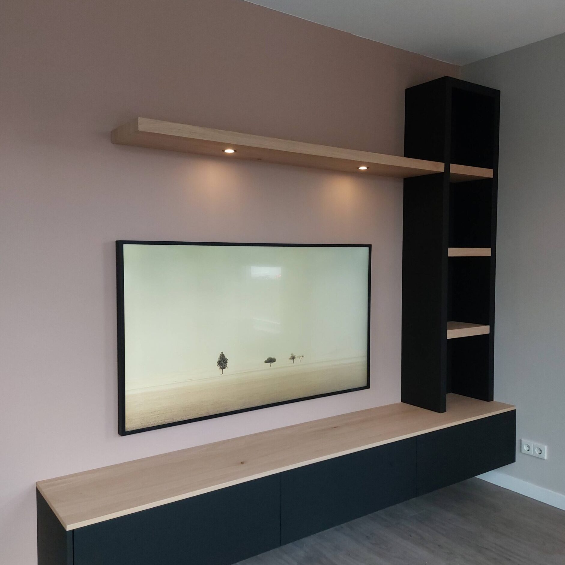 Zwevend tv-meubel