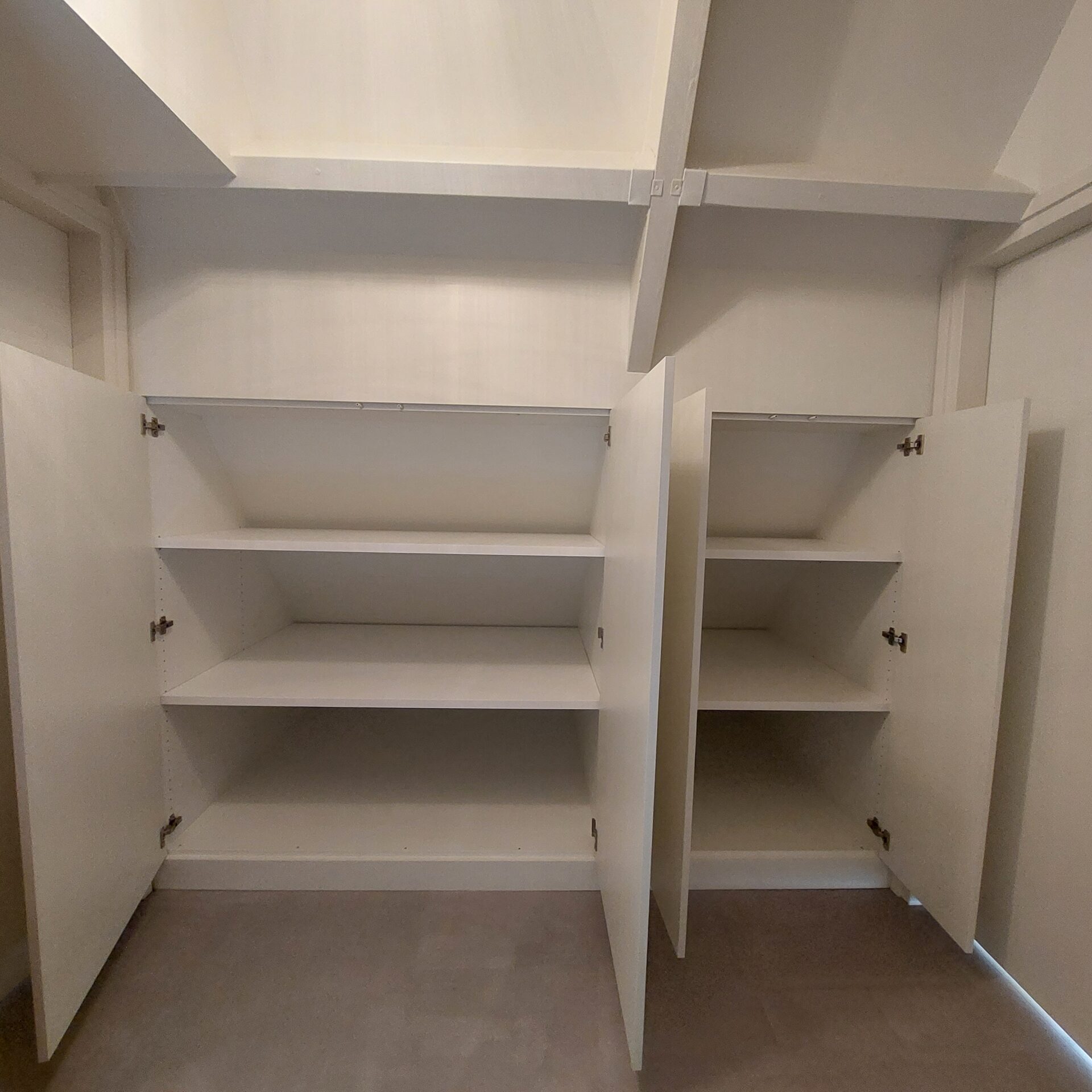 Knieschot kast op maat