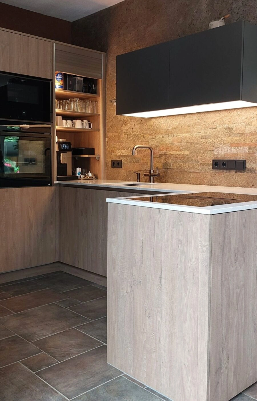 Licht-houten-maatwerk-keuken